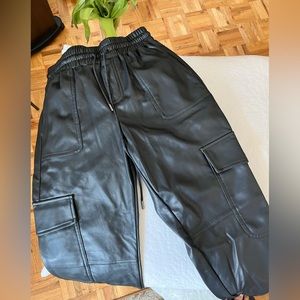 XS faux leather high waisted cargo pants never worn!!😍 smoke and pet free home